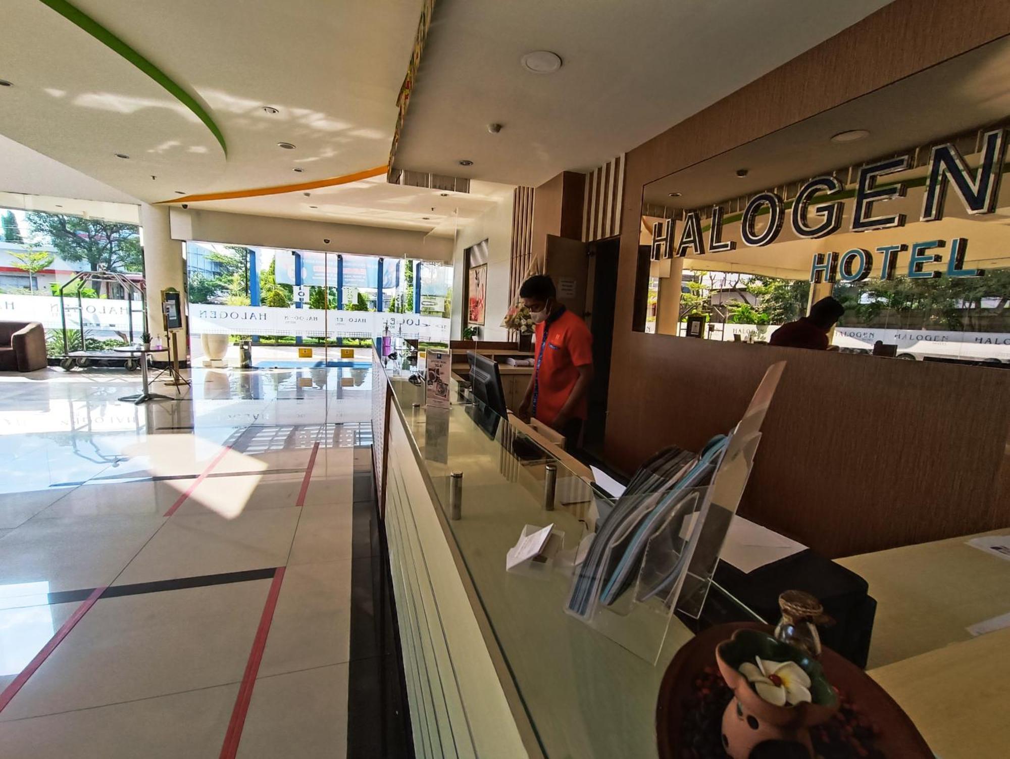 Halogen Hotel Airport Surabaya Sidoarjo Exterior foto