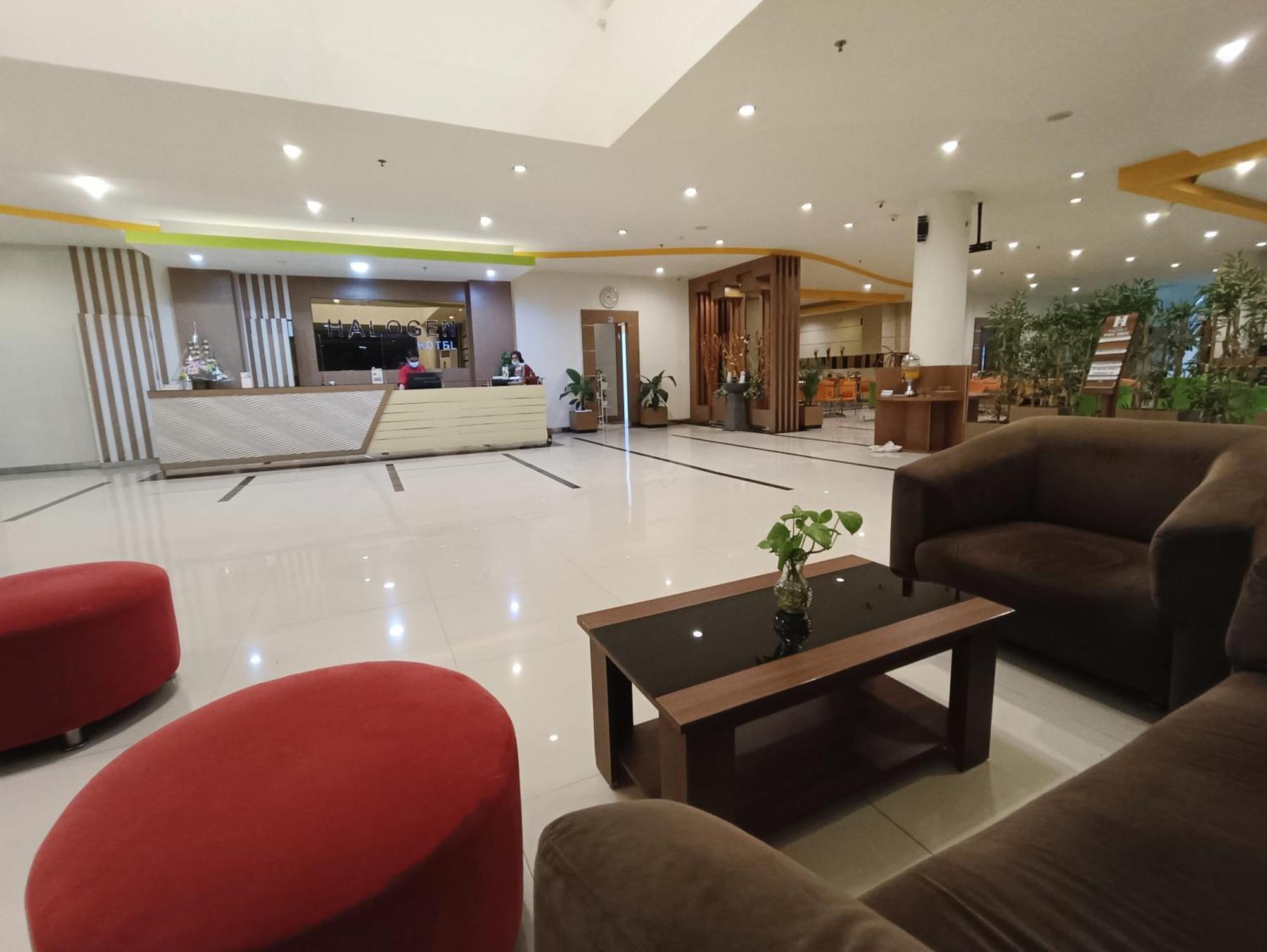 Halogen Hotel Airport Surabaya Sidoarjo Exterior foto